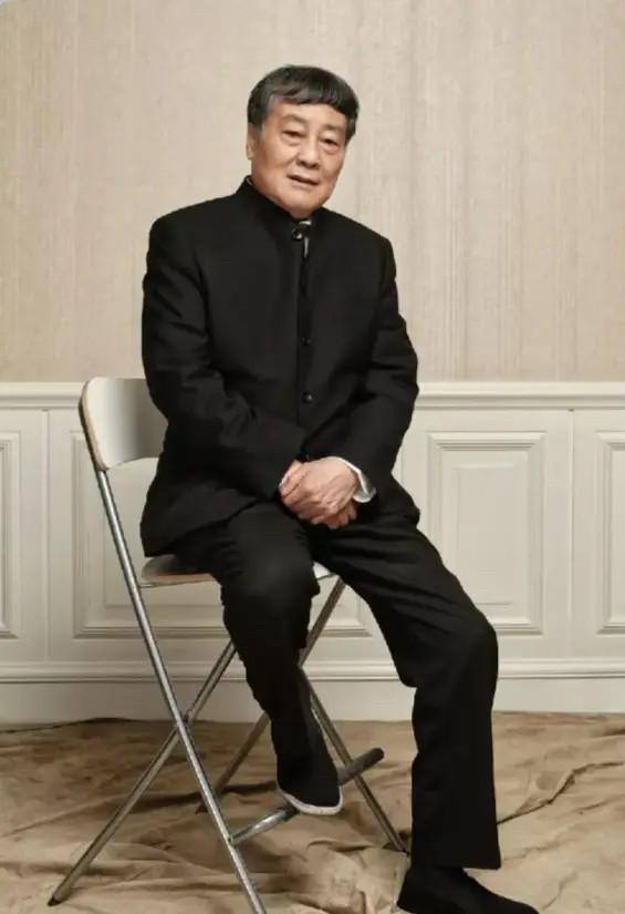 银易配资网 曝宗庆后曾承认有私生子，与长子宗继昌合影被扒，父子俩五官神似